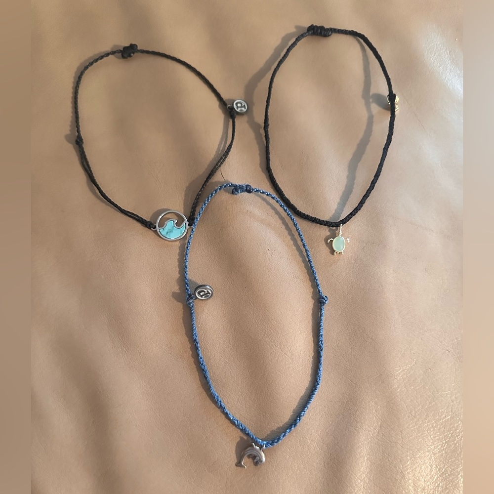 Set of three beach Pura Vida bracelets